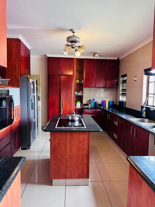 5 Bedroom Property for Sale in Inyala Park KwaZulu-Natal