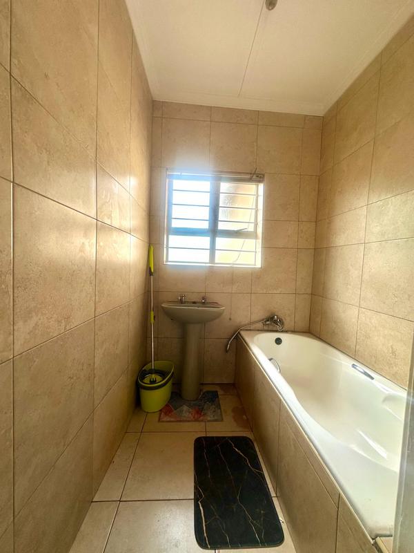 To Let 3 Bedroom Property for Rent in Montclair KwaZulu-Natal