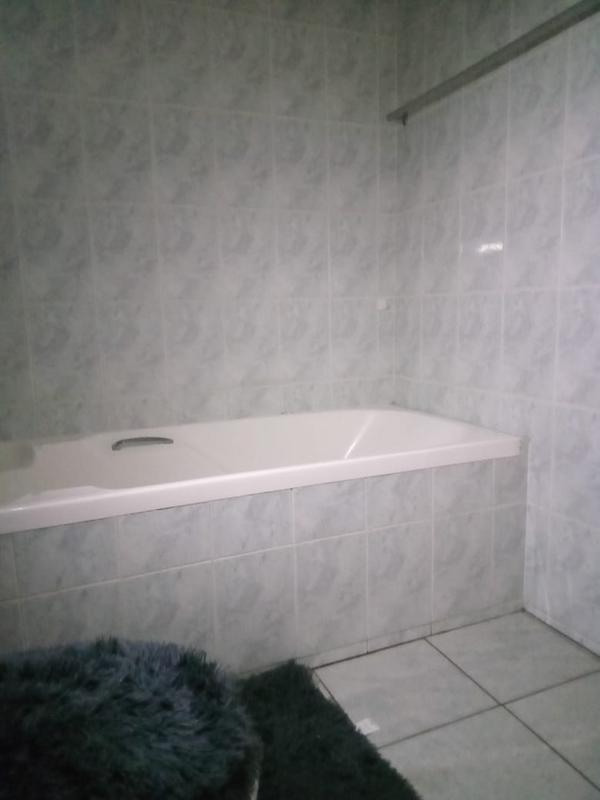 To Let 3 Bedroom Property for Rent in Margate KwaZulu-Natal