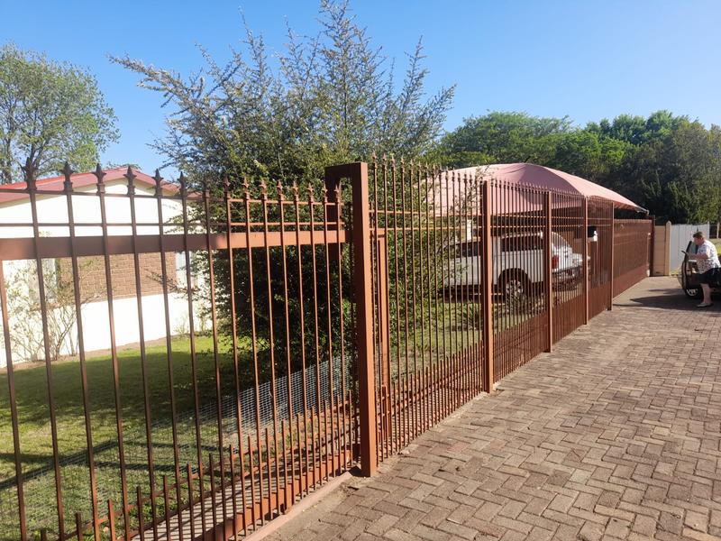 4 Bedroom Property for Sale in Huttenheights KwaZulu-Natal