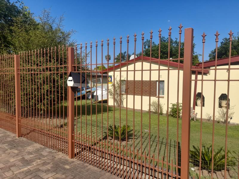 4 Bedroom Property for Sale in Huttenheights KwaZulu-Natal