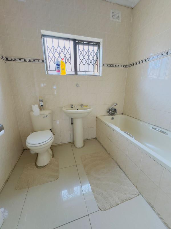 2 Bedroom Property for Sale in Kwamashu KwaZulu-Natal