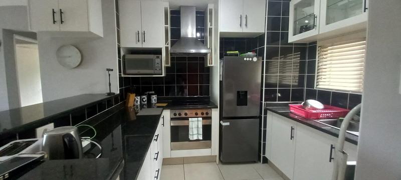 To Let 2 Bedroom Property for Rent in Sherwood KwaZulu-Natal