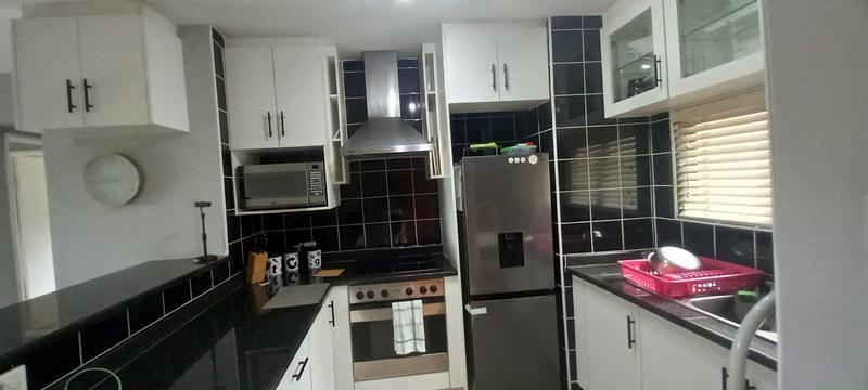 To Let 2 Bedroom Property for Rent in Sherwood KwaZulu-Natal