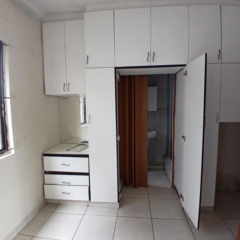 To Let 1 Bedroom Property for Rent in Montclair KwaZulu-Natal