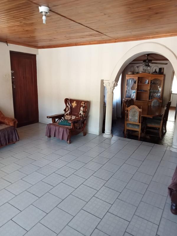 To Let 4 Bedroom Property for Rent in Chatsworth KwaZulu-Natal