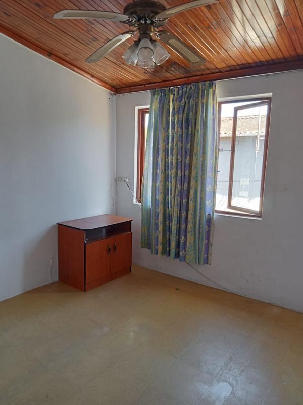 To Let 4 Bedroom Property for Rent in Chatsworth KwaZulu-Natal