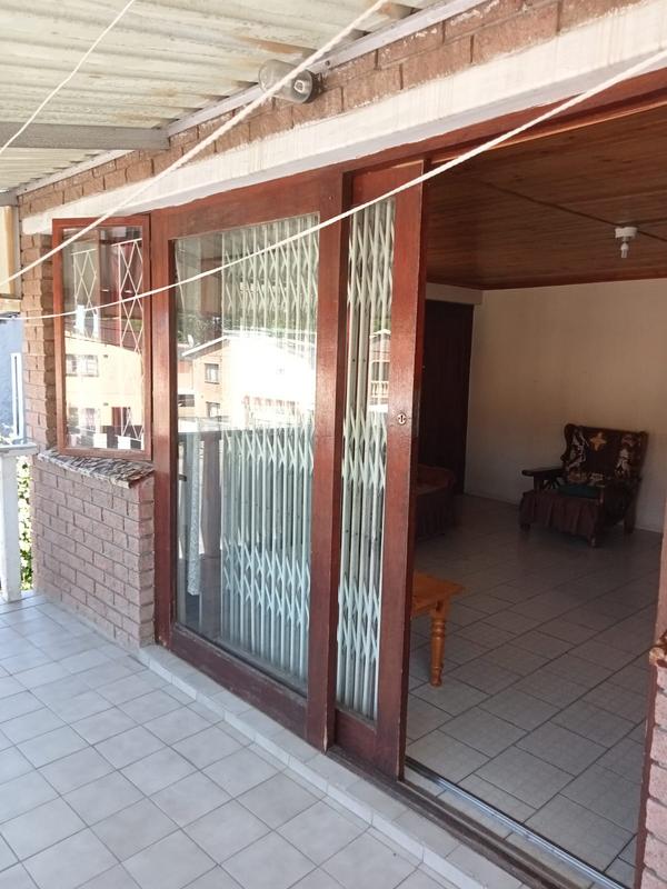 To Let 4 Bedroom Property for Rent in Chatsworth KwaZulu-Natal