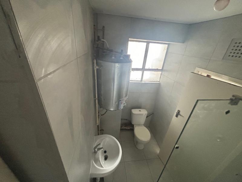 To Let 1 Bedroom Property for Rent in Esplanade KwaZulu-Natal