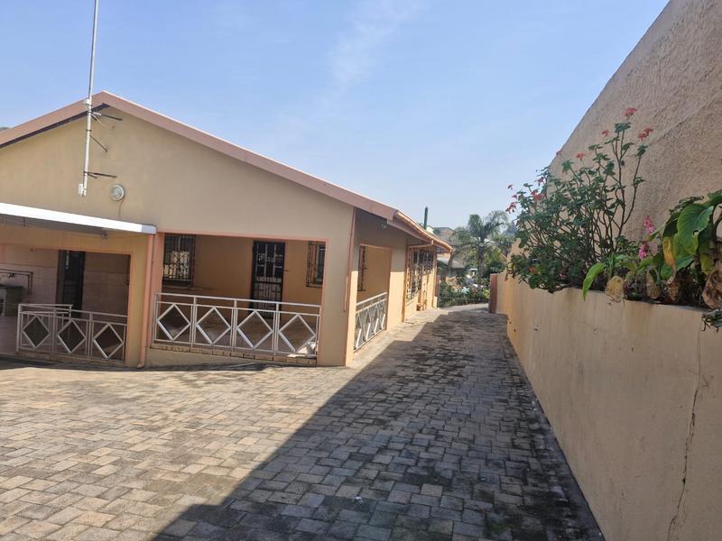 To Let 4 Bedroom Property for Rent in Silverglen KwaZulu-Natal