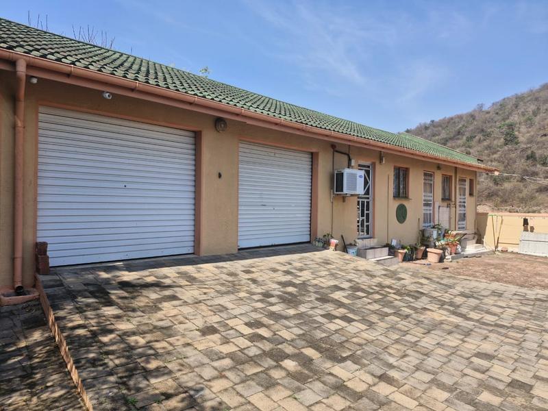 To Let 4 Bedroom Property for Rent in Silverglen KwaZulu-Natal