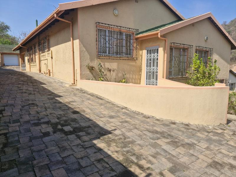 To Let 4 Bedroom Property for Rent in Silverglen KwaZulu-Natal