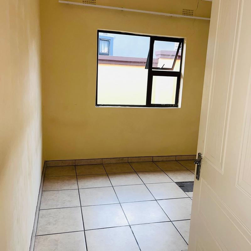 To Let 3 Bedroom Property for Rent in Westgate KwaZulu-Natal