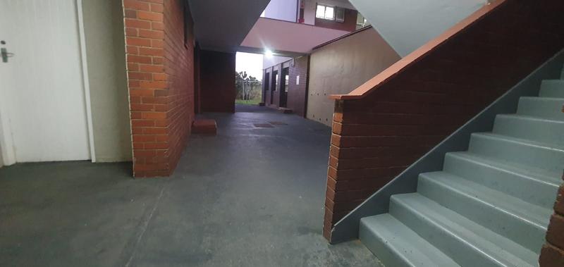 To Let 2 Bedroom Property for Rent in Saiccor Village KwaZulu-Natal