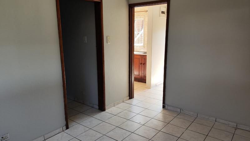 To Let 1 Bedroom Property for Rent in Reservoir Hills KwaZulu-Natal