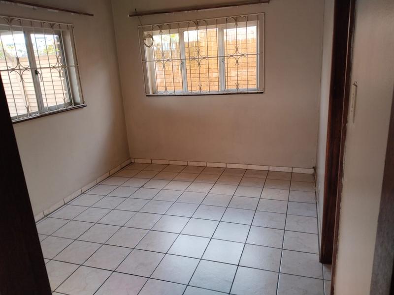 To Let 1 Bedroom Property for Rent in Reservoir Hills KwaZulu-Natal