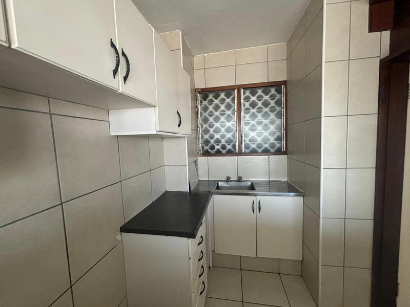 To Let 2 Bedroom Property for Rent in Esplanade KwaZulu-Natal