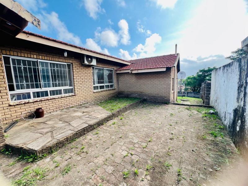 5 Bedroom Property for Sale in Avoca KwaZulu-Natal