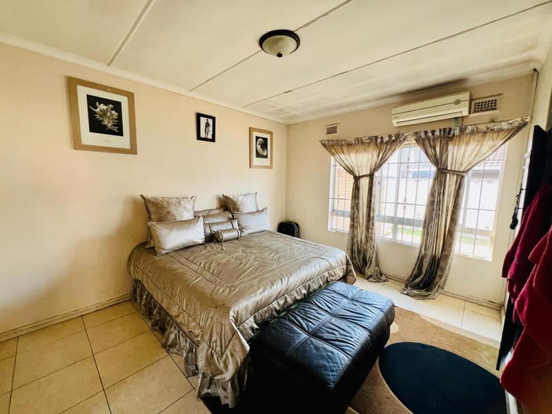 5 Bedroom Property for Sale in Avoca KwaZulu-Natal