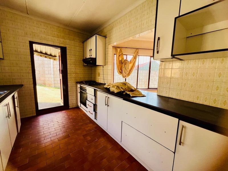 5 Bedroom Property for Sale in Avoca KwaZulu-Natal