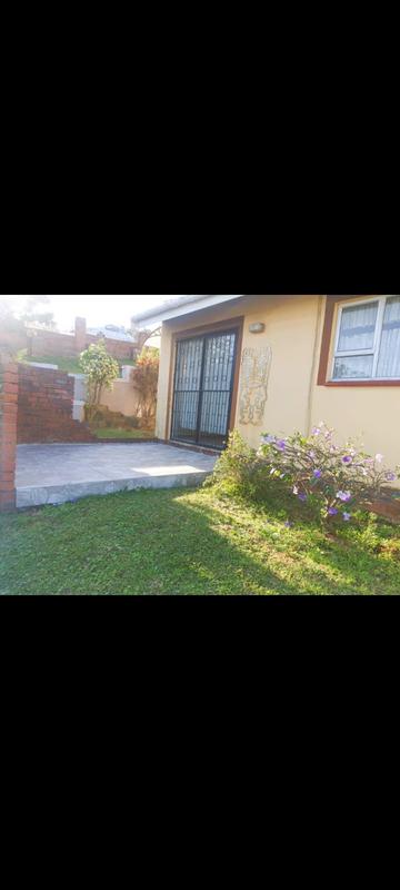 To Let 3 Bedroom Property for Rent in Treasure Beach KwaZulu-Natal