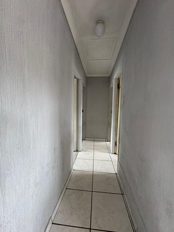 3 Bedroom Property for Sale in Umlazi KwaZulu-Natal