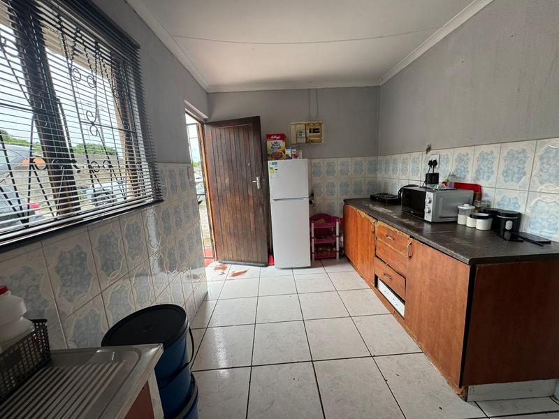 3 Bedroom Property for Sale in Umlazi KwaZulu-Natal