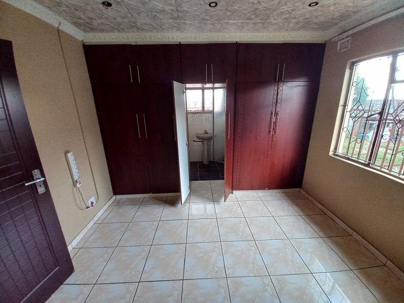 4 Bedroom Property for Sale in Panorama Gardens KwaZulu-Natal