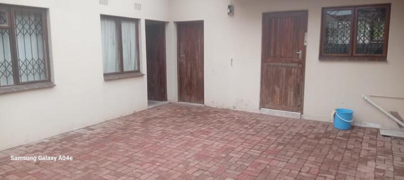 To Let 5 Bedroom Property for Rent in Uvongo KwaZulu-Natal