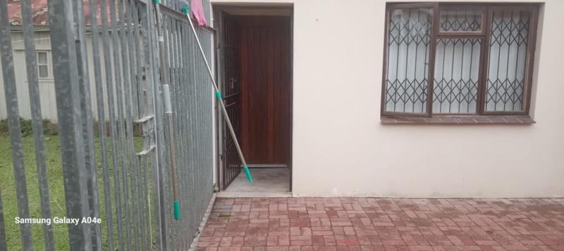 To Let 5 Bedroom Property for Rent in Uvongo KwaZulu-Natal