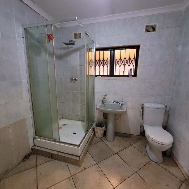 To Let 3 Bedroom Property for Rent in Umlazi KwaZulu-Natal