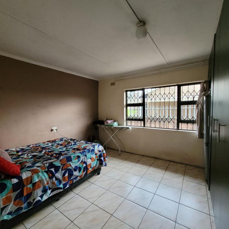 To Let 3 Bedroom Property for Rent in Umlazi KwaZulu-Natal