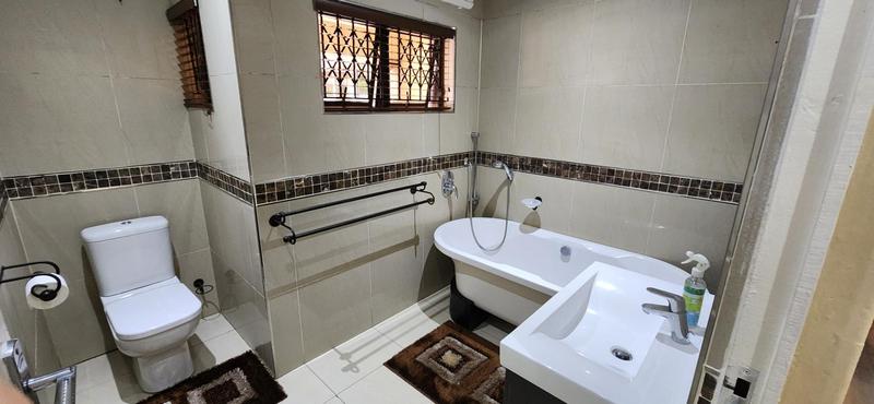 5 Bedroom Property for Sale in Escombe KwaZulu-Natal