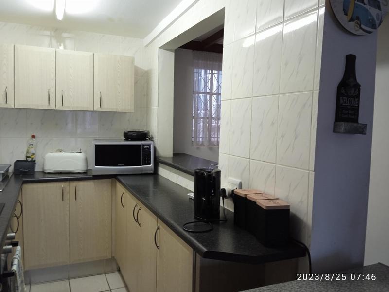 To Let 2 Bedroom Property for Rent in Uvongo KwaZulu-Natal