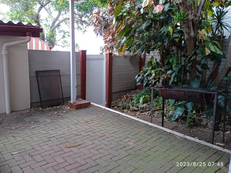 To Let 2 Bedroom Property for Rent in Uvongo KwaZulu-Natal