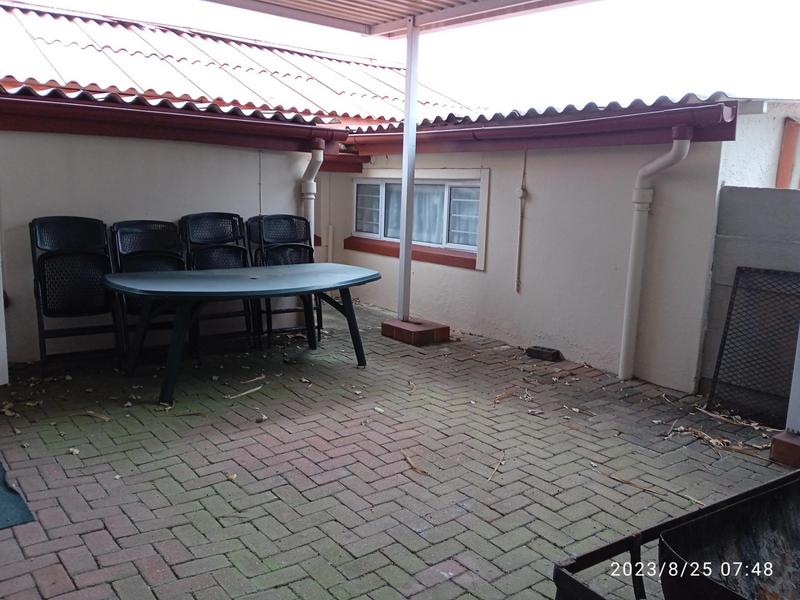 To Let 2 Bedroom Property for Rent in Uvongo KwaZulu-Natal