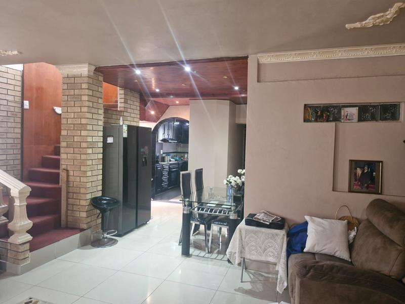 4 Bedroom Property for Sale in Havenside KwaZulu-Natal