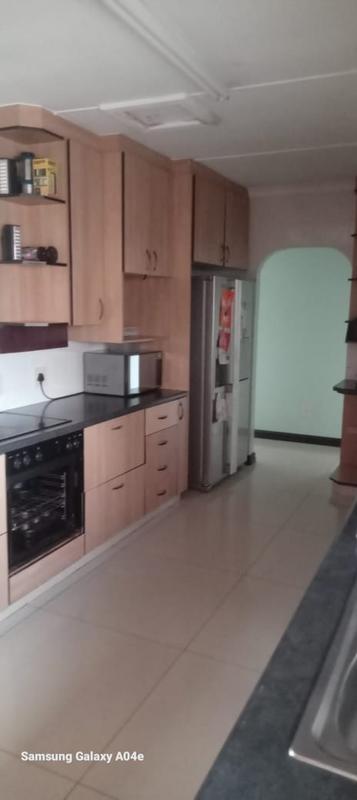 5 Bedroom Property for Sale in Uvongo KwaZulu-Natal