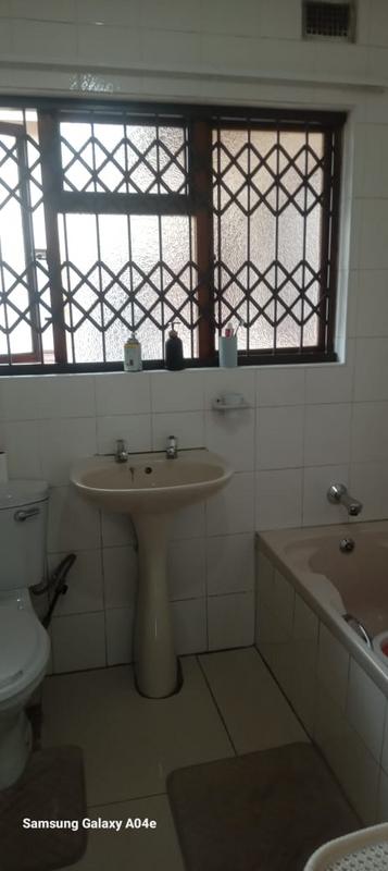 5 Bedroom Property for Sale in Uvongo KwaZulu-Natal