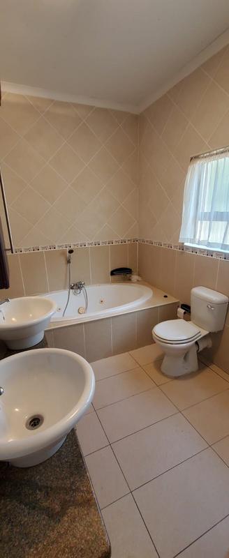 5 Bedroom Property for Sale in Margate KwaZulu-Natal