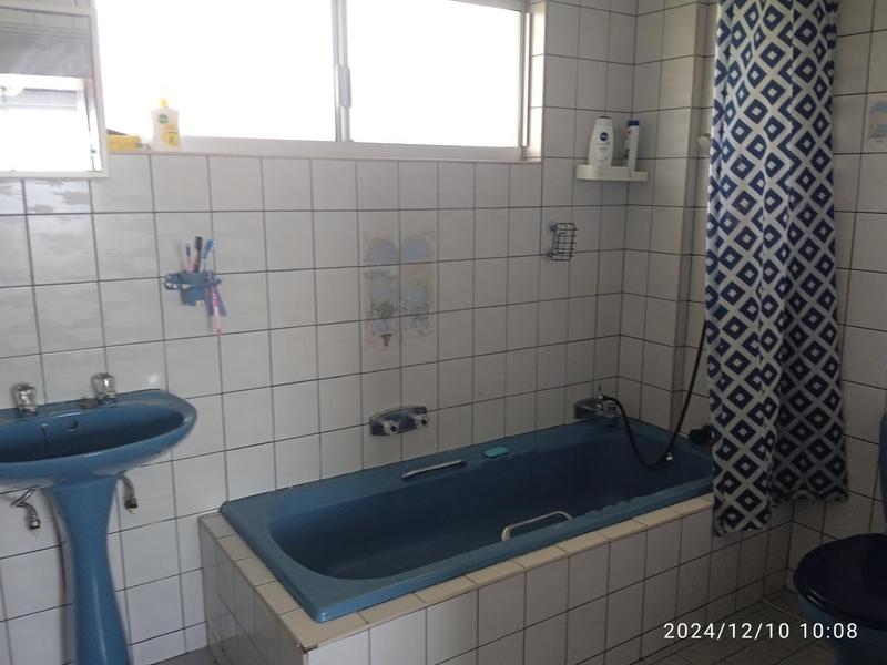 To Let 4 Bedroom Property for Rent in Manaba Beach KwaZulu-Natal