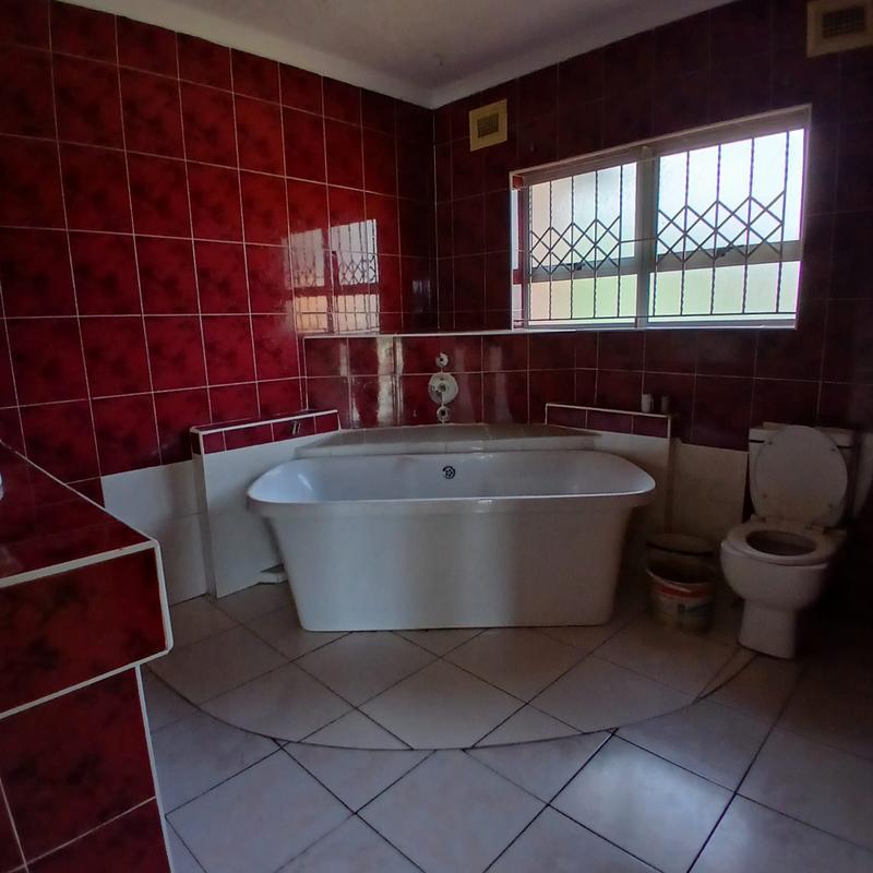 6 Bedroom Property for Sale in Woodhaven KwaZulu-Natal