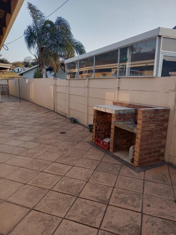 To Let 4 Bedroom Property for Rent in Escombe KwaZulu-Natal