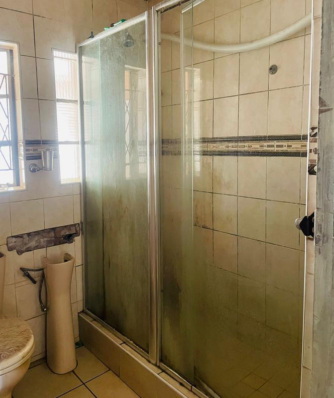 4 Bedroom Property for Sale in Umlazi KwaZulu-Natal