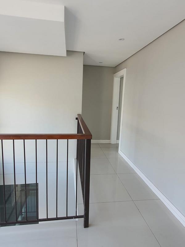 To Let 5 Bedroom Property for Rent in Hawaan KwaZulu-Natal