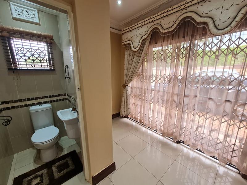 5 Bedroom Property for Sale in Escombe KwaZulu-Natal