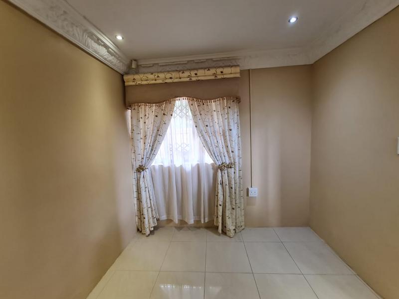 5 Bedroom Property for Sale in Escombe KwaZulu-Natal