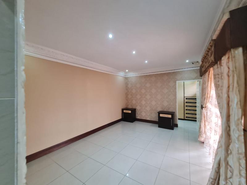 5 Bedroom Property for Sale in Escombe KwaZulu-Natal