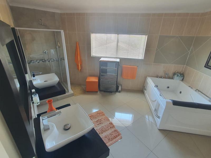 4 Bedroom Property for Sale in Umhlanga KwaZulu-Natal