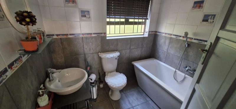 6 Bedroom Property for Sale in Trafalgar KwaZulu-Natal